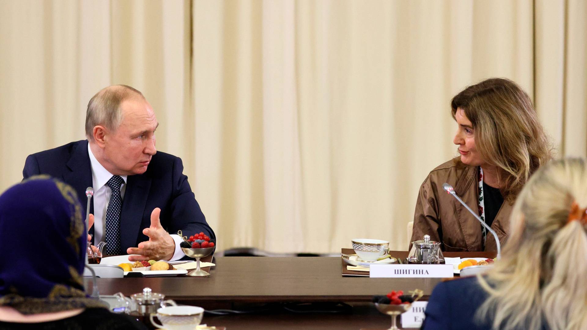 Диктаторът Путин и Олеся Шигина
